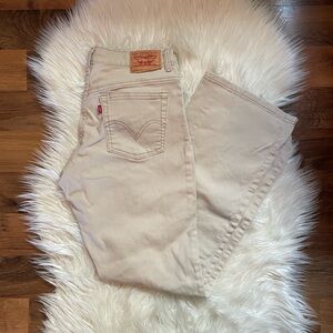 Cream Levi’s Jeans